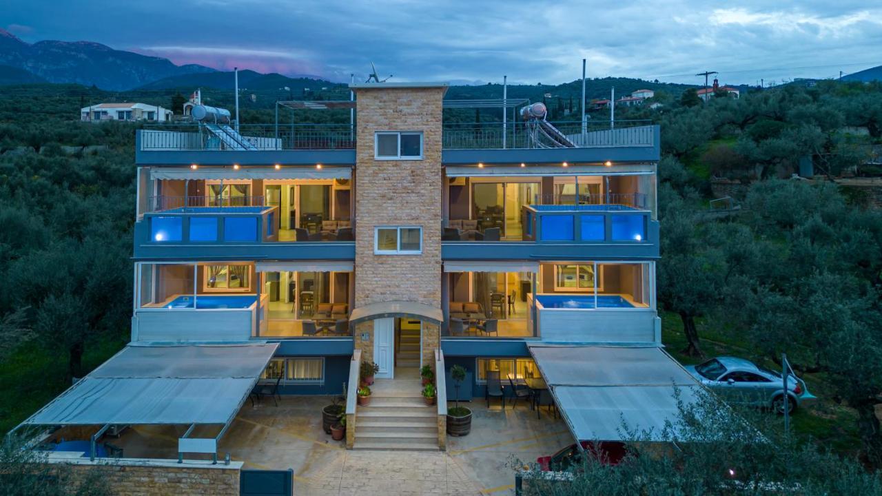 Grand Suites With Private Pools Kalamata Exterior photo