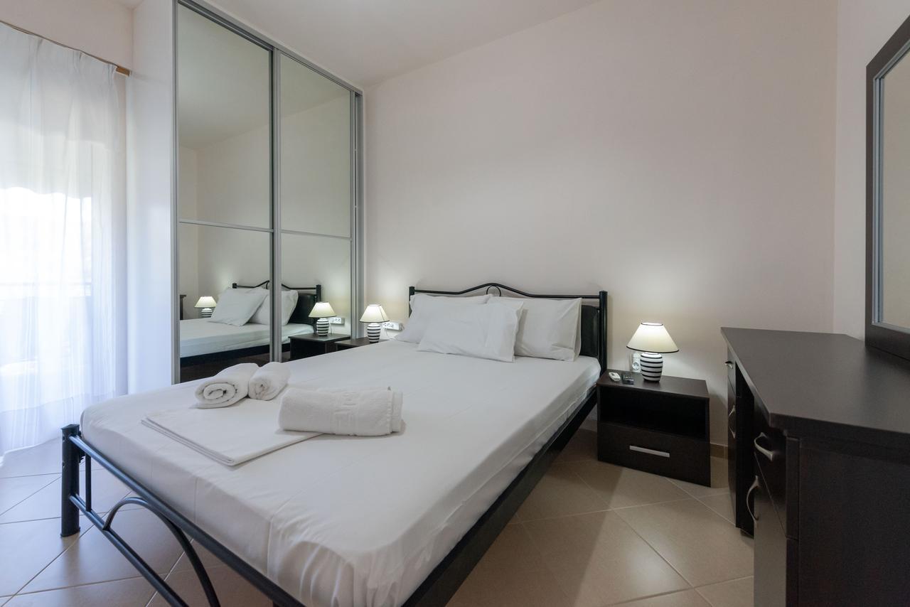 Grand Suites With Private Pools Kalamata Exterior photo