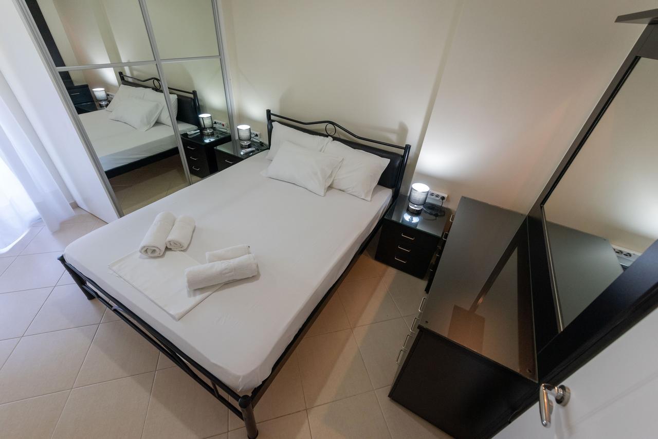 Grand Suites With Private Pools Kalamata Exterior photo