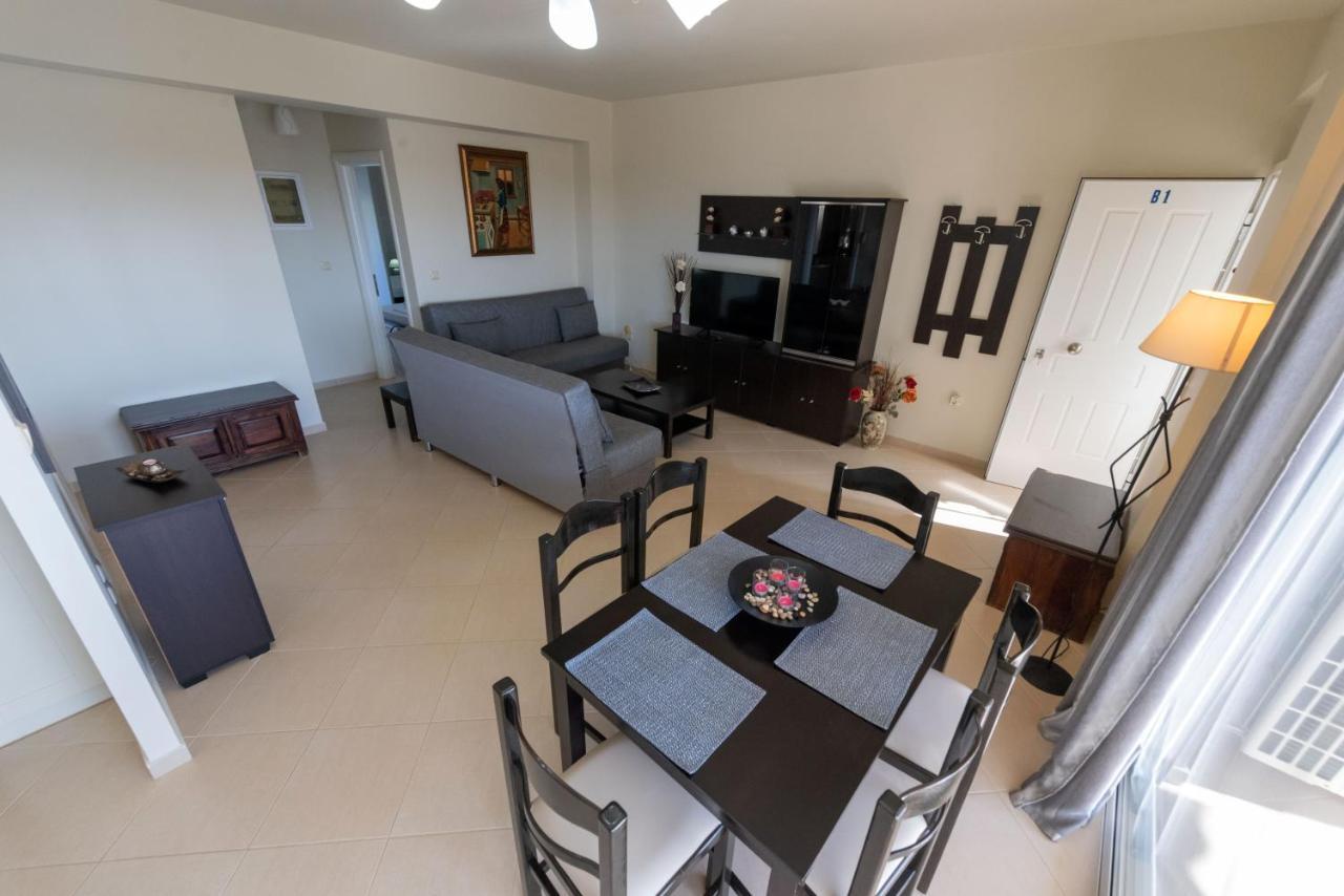 Grand Suites With Private Pools Kalamata Exterior photo
