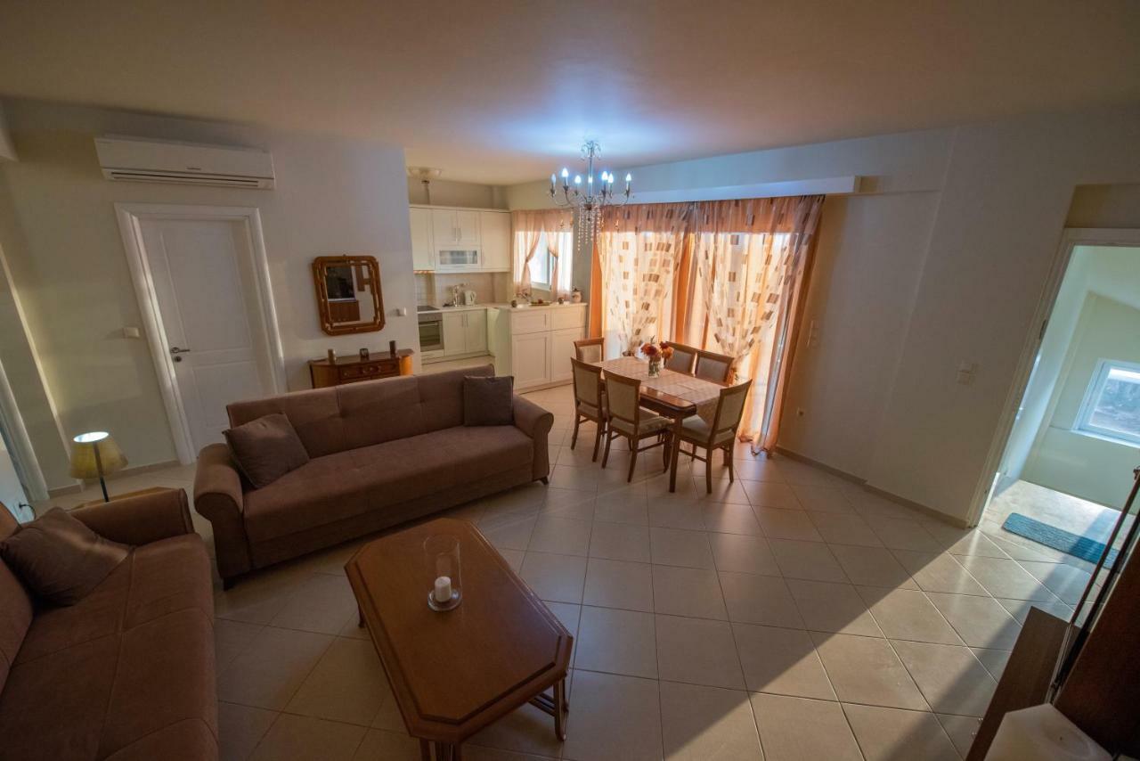 Grand Suites With Private Pools Kalamata Exterior photo