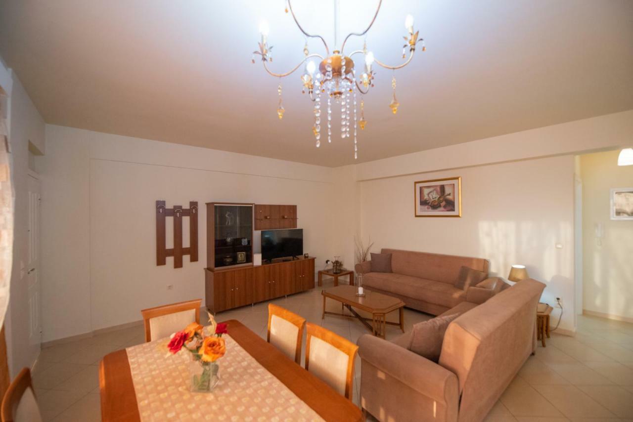 Grand Suites With Private Pools Kalamata Exterior photo
